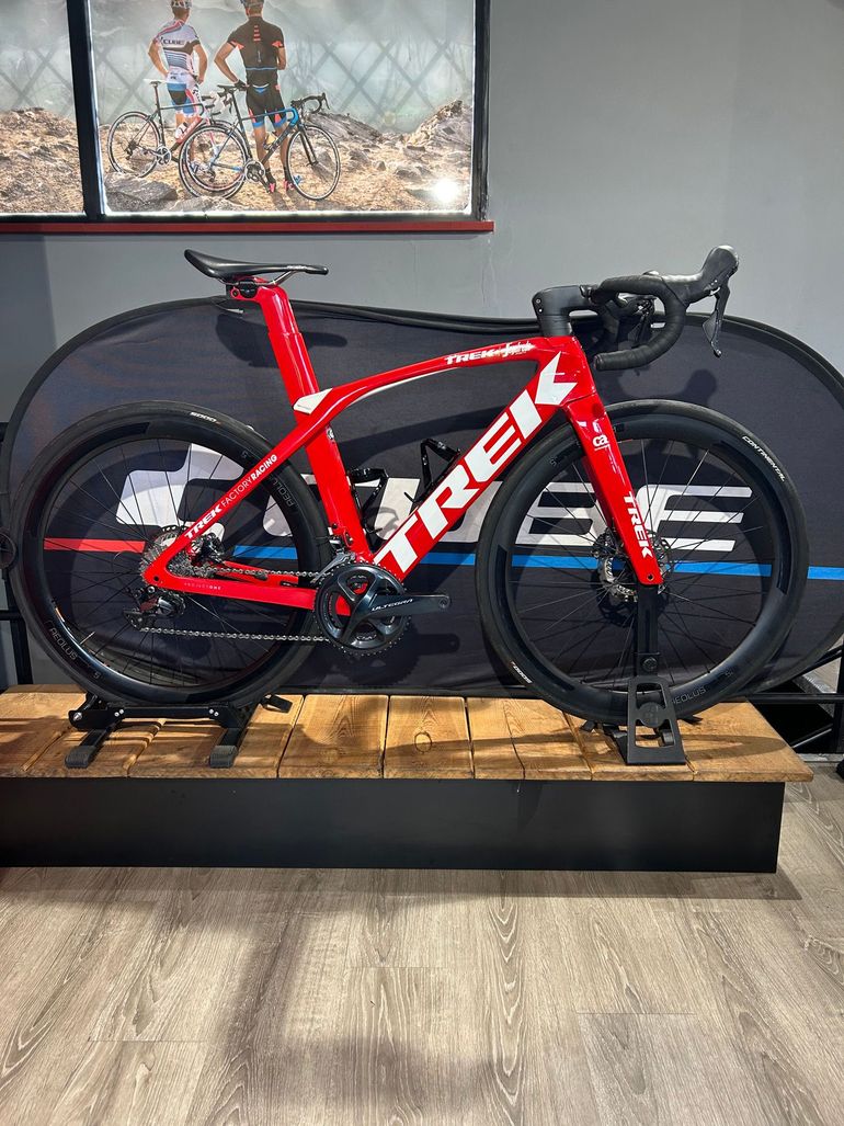 Used Trek Madone SLR 6 Gen 6 2021 2021 Road & Gravel, Red — image 1 of 10