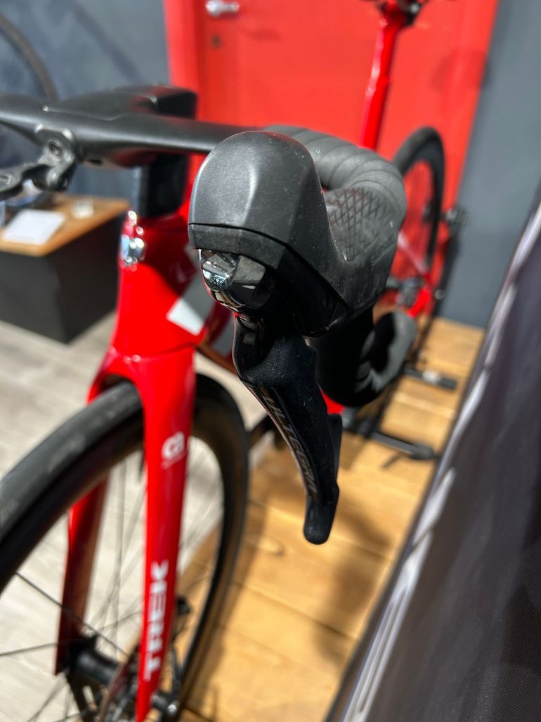 Used Trek Madone SLR 6 Gen 6 2021 2021 Road & Gravel, Red — image 9 of 10