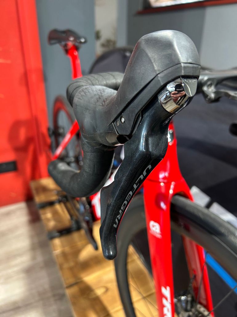 Used Trek Madone SLR 6 Gen 6 2021 2021 Road & Gravel, Red — image 8 of 10