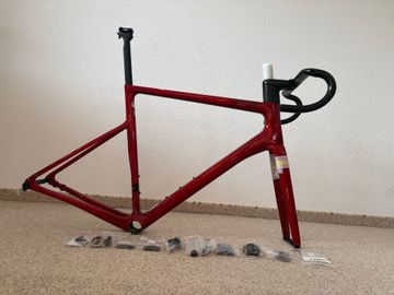Used Cannondale SuperSix EVO Hi-MOD Disc frameset Frameset 2022 Road & Gravel, Red — image 28 of 45