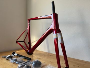 Used Cannondale SuperSix EVO Hi-MOD Disc frameset Frameset 2022 Road & Gravel, Red — image 13 of 45