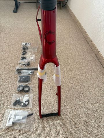 Used Cannondale SuperSix EVO Hi-MOD Disc frameset Frameset 2022 Road & Gravel, Red — image 18 of 45