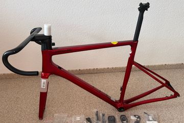 Used Cannondale SuperSix EVO Hi-MOD Disc frameset Frameset 2022 Road & Gravel, Red — image 16 of 45