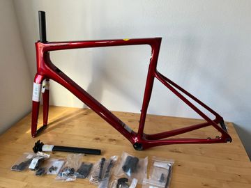 Used Cannondale SuperSix EVO Hi-MOD Disc frameset Frameset 2022 Road & Gravel, Red — image 8 of 45