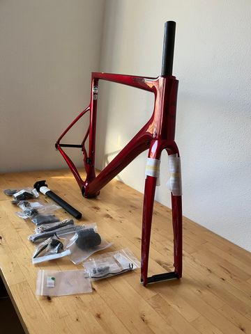 Used Cannondale SuperSix EVO Hi-MOD Disc frameset Frameset 2022 Road & Gravel, Red — image 14 of 45