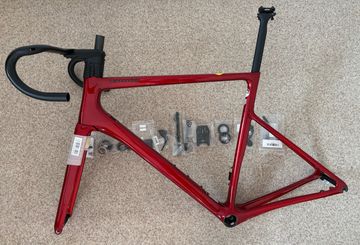 Used Cannondale SuperSix EVO Hi-MOD Disc frameset Frameset 2022 Road & Gravel, Red — image 26 of 45