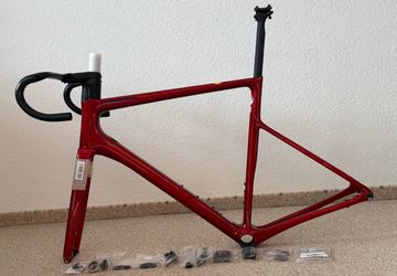 Used Cannondale SuperSix EVO Hi-MOD Disc frameset Frameset 2022 Road & Gravel, Red — image 40 of 45
