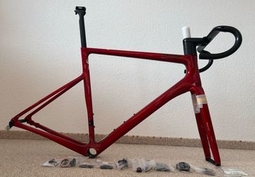 Used Cannondale SuperSix EVO Hi-MOD Disc frameset Frameset 2022 Road & Gravel, Red — image 2 of 45
