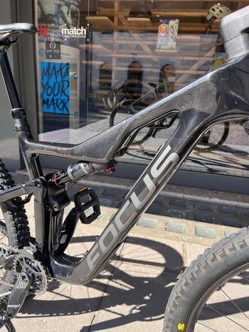 Used Focus Jam 8.8 Carbon 2024 Mountainbike, Schwarz — image 4 of 7
