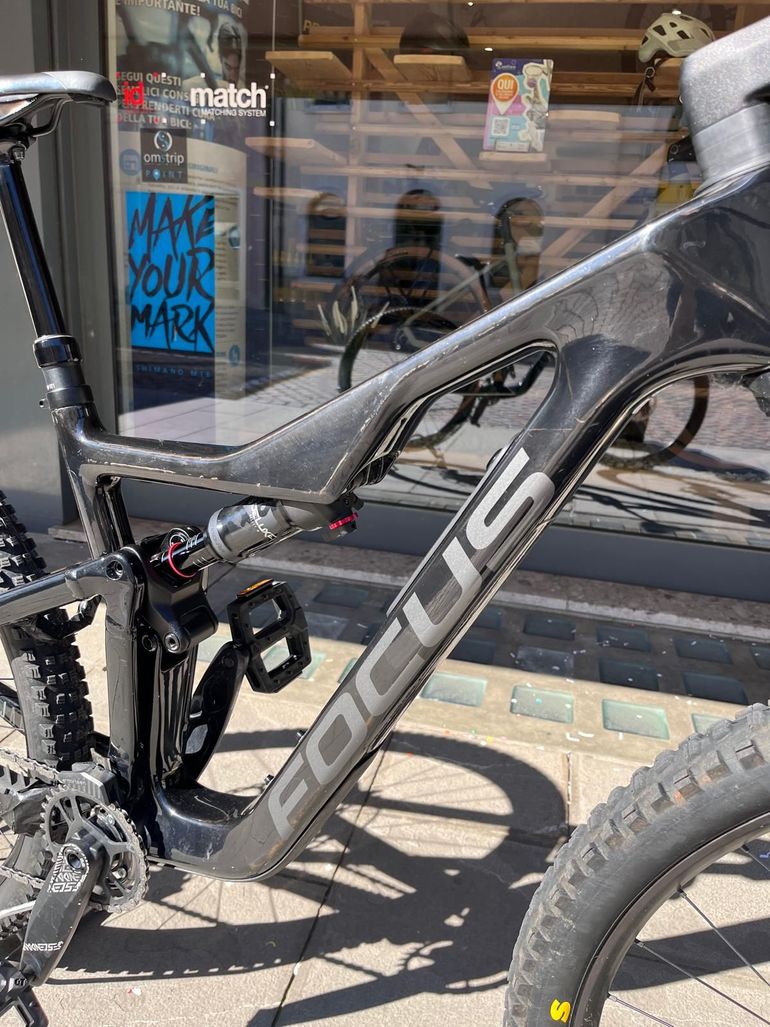 Used Focus Jam 8.8 Carbon 2024 Mountainbike, Schwarz — image 4 of 7
