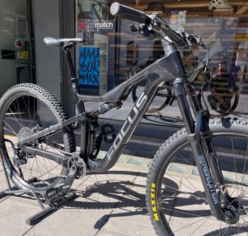 Used Focus Jam 8.8 Carbon 2024 Mountainbike, Schwarz — image 1 of 7