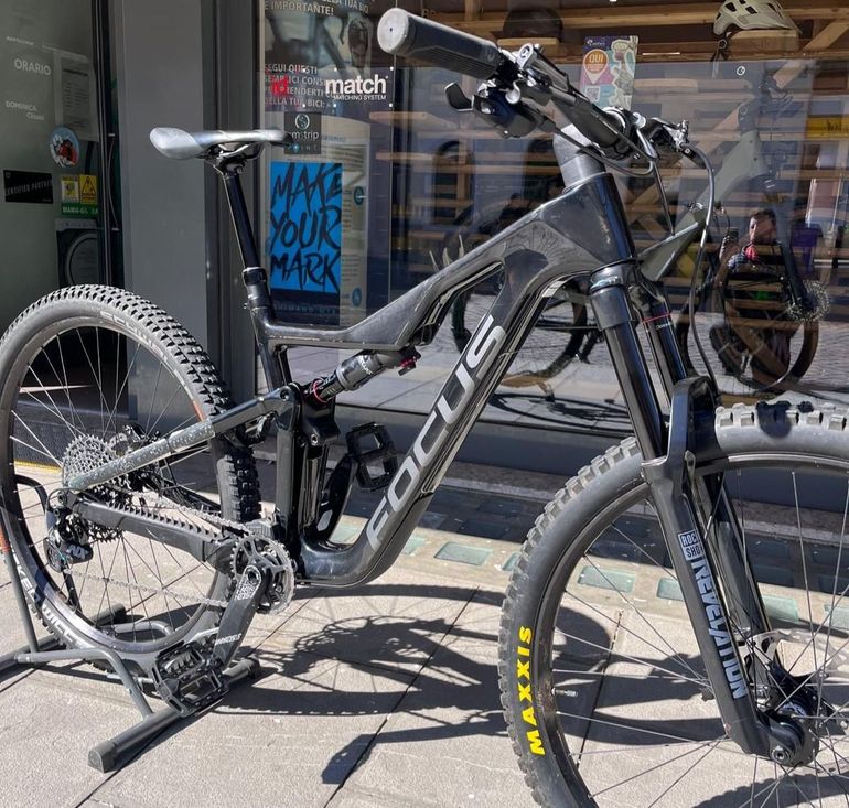Used Focus Jam 8.8 Carbon 2024 Mountainbike, Schwarz — image 1 of 7