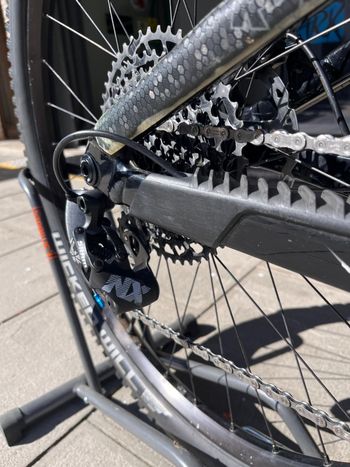 Used Focus Jam 8.8 Carbon 2024 Mountainbike, Schwarz — image 5 of 7