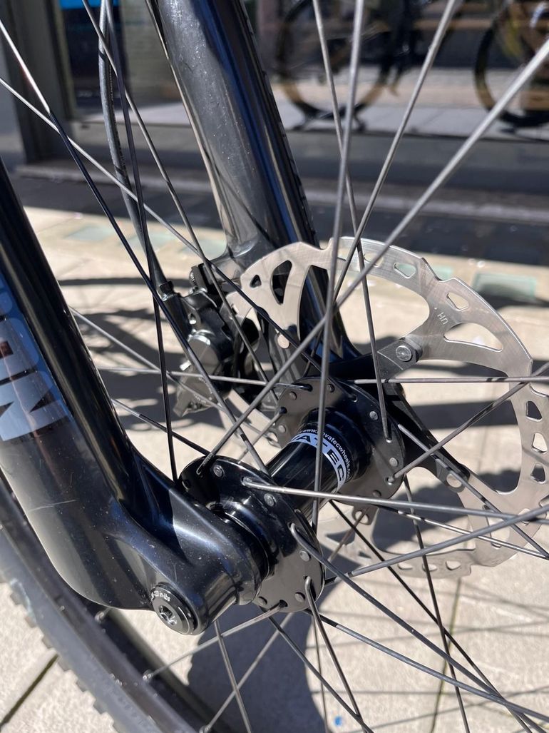 Used Focus Jam 8.8 Carbon 2024 Mountainbike, Schwarz — image 2 of 7