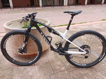 Gebrauchtes Canyon Lux World Cup CF 7 2023 2023 Mountainbike, Schwarz, 29 — Bild 5 von 6