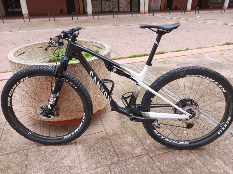 Brugt Canyon Lux World Cup CF 7 2023 2023 Mountainbike — billede 5 af 6