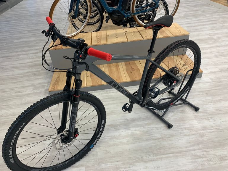 Used CUBE REACTION C:62 SL 2021 Mountainbike, Light Gray — image 1 of 6