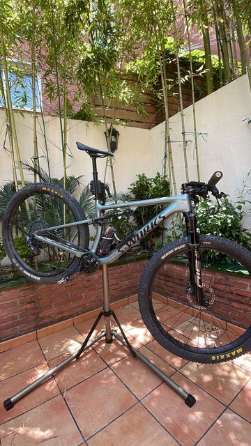 Specialized S-Works Epic 2022 2022 Mountainbike de segunda mano, Gris claro — imagen 2 de 5