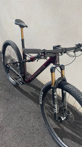 Used Orbea OIZ M-TEAM AXS 2024 2024 Mountainbike, Red, 29 — image 2 of 4