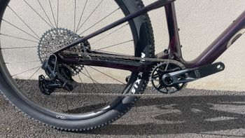 Used Orbea OIZ M-TEAM AXS 2024 2024 Mountainbike, Red, 29 — image 3 of 4