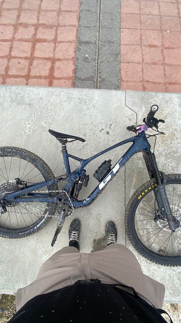 Used GT Force Carbon Pro LE 2022 2022 Mountainbike, Blue, 29 — image 2 of 13