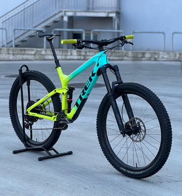Used Trek Slash 9.8 2019 2019 Mountainbike, Blue, 29 — image 2 of 8