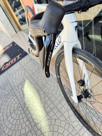 Pinarello F5 105 Di2 2023 2023 Road & Gravel usato, Bianco — immagine 3 di 4