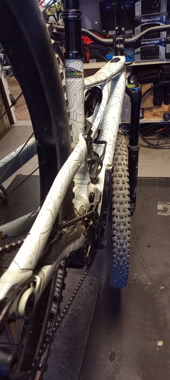 Used Specialized Turbo Levo Comp 2021 2021 Mountainbike, Blanco — image 7 of 7