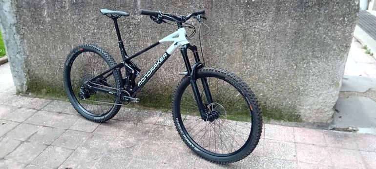 Used Mondraker RAZE 2023 2023 Mountainbike, Black, 29 — image 2 of 3