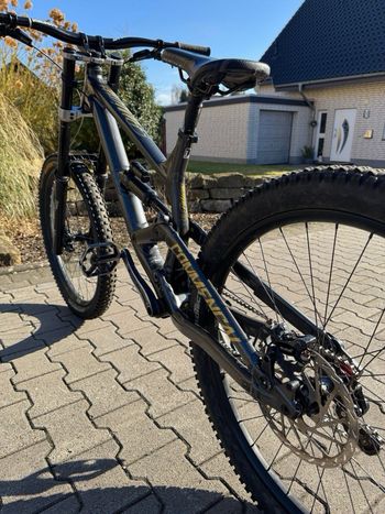 Used Commencal Furious 2019 Mountainbike, Green — image 6 of 14