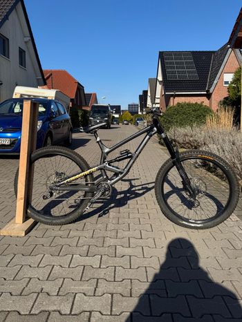 Used Commencal Furious 2019 Mountainbike, Green — image 1 of 14