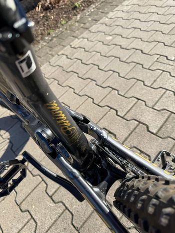 Used Commencal Furious 2019 Mountainbike, Green — image 10 of 14