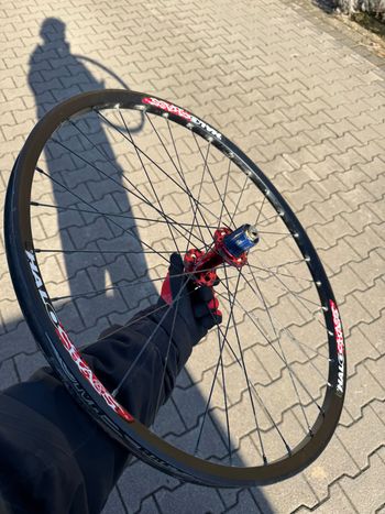 Used Commencal Furious 2019 Mountainbike, Green — image 13 of 14