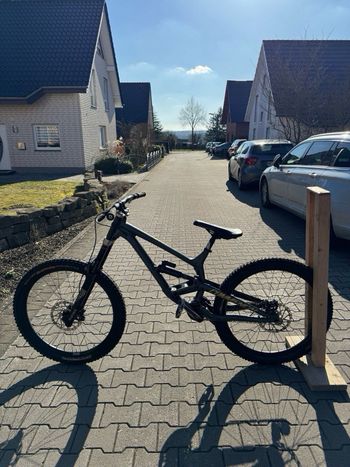 Used Commencal Furious 2019 Mountainbike, Green — image 4 of 14