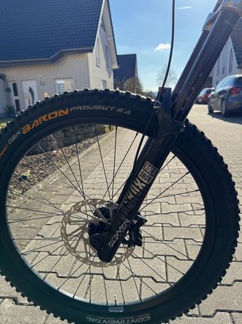 Used Commencal Furious 2019 Mountainbike, Green — image 8 of 14