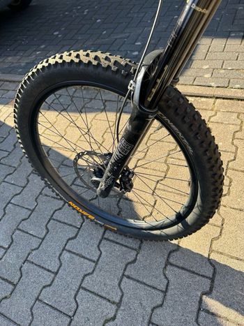 Used Commencal Furious 2019 Mountainbike, Green — image 12 of 14
