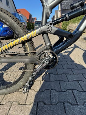 Used Commencal Furious 2019 Mountainbike, Green — image 9 of 14
