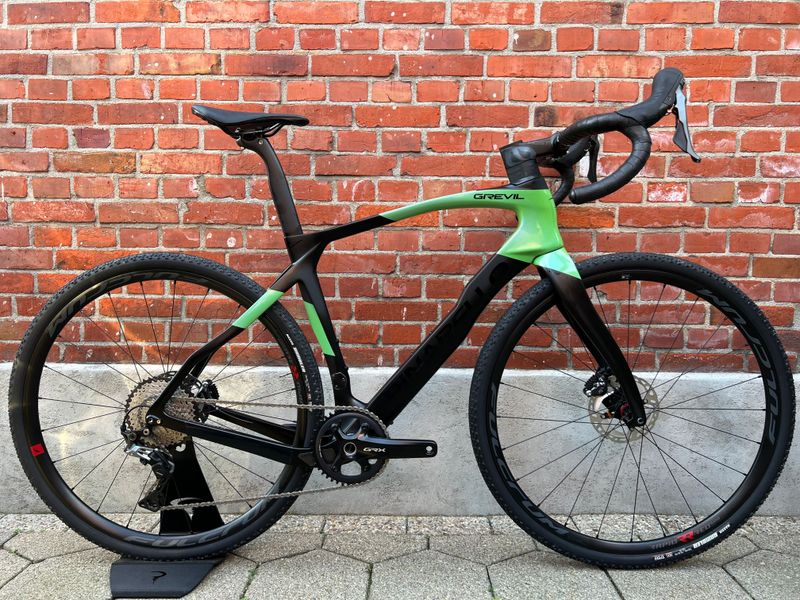 Used Pinarello NEW! Pinarello Grevil F Carbon / Shimano GRX 11x1/Size 53/Fulcrum Red 2024 Road & Gravel