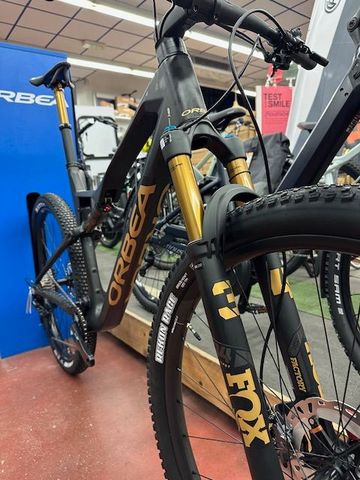 Brugt ORBEA OIZ M-PRO 2025 2025 Mountainbike — billede 10 af 12