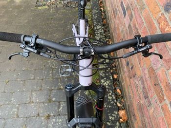 Used Canyon Torque Park AL 6 2024 2024 Mountainbike, White, 27.5 — image 9 of 15
