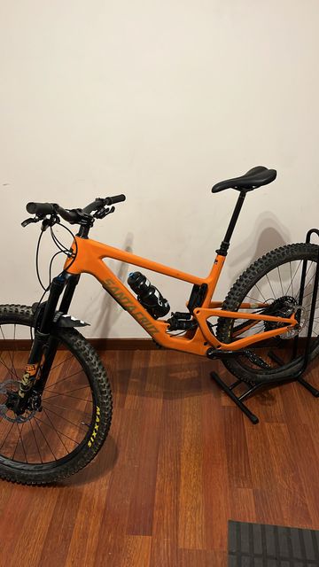 Použité Santa Cruz HIGHTOWER XT / Carbon C / 29 2022 2022 MTB