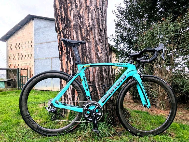 Used Bianchi Oltre XR4 Disc Dura Ace 2019 2019 Road & Gravel, Blue — image 1 of 3