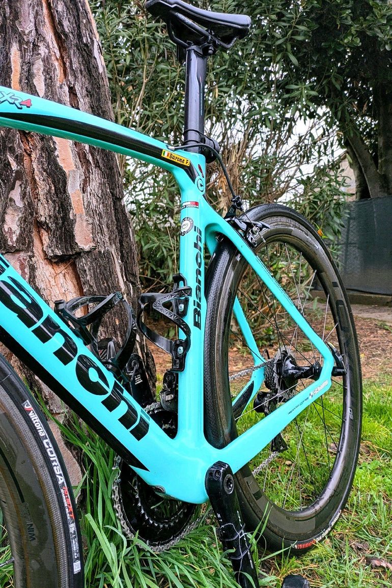 Used Bianchi Oltre XR4 Disc Dura Ace 2019 2019 Road & Gravel, Blue — image 2 of 3