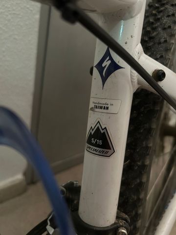 Used Specialized Jynx Comp 650b 2017 2017 Mountainbike, White, 27.5 — image 8 of 9