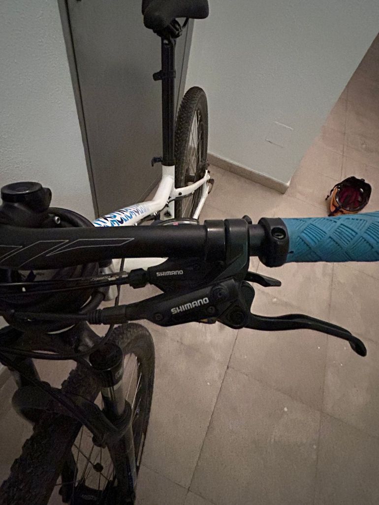 Gebrauchtes Specialized Jynx Comp 650b 2017 2017 Mountainbike, Weiß, 27.5 — Bild 4 von 9