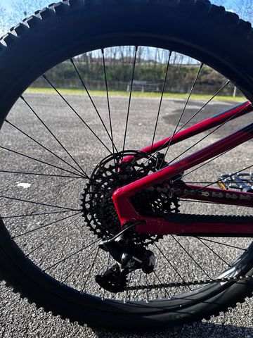 Used Mondraker DUSK R 2022 2022 Mountainbike, Red, 29 — image 4 of 9