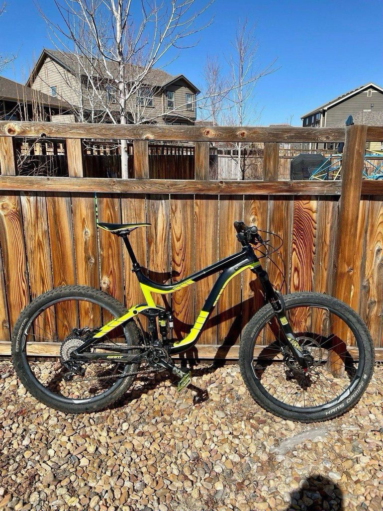 Used Giant Reign 2 2017 2017 Mountainbike, Schwarz, 27.5 — image 1 of 10