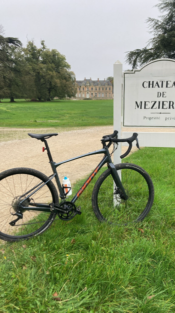 Used Giant Revolt 2 2022 2022 Road & Gravel, Black — image 1 of 3