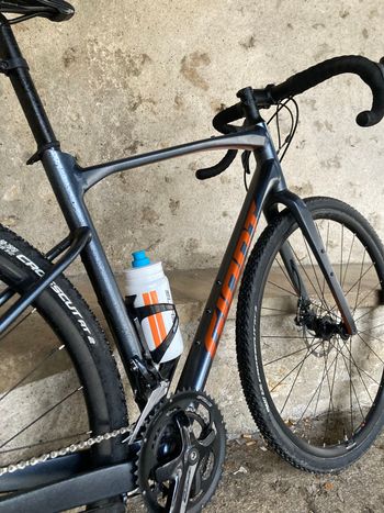 Used Giant Revolt 2 2022 2022 Road & Gravel, Black — image 2 of 3