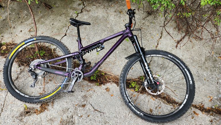 Used Commencal META TR Shimano Deore XT 2022 Mountainbike, Purple — image 2 of 14